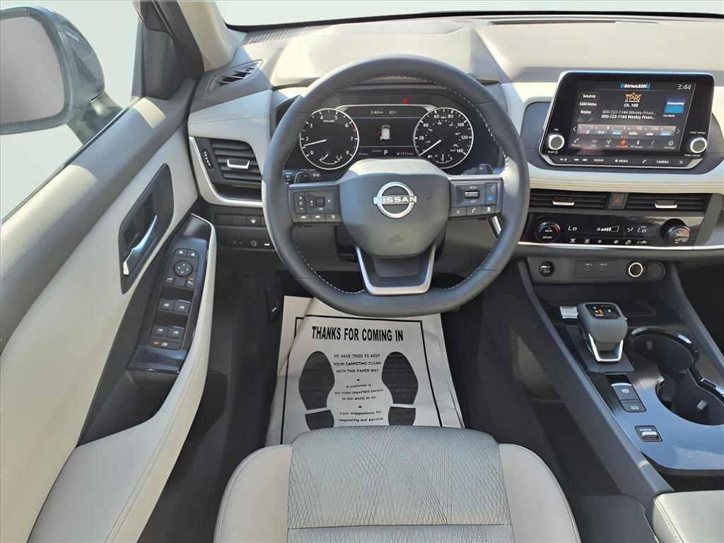 2025 Nissan Rogue SV photo 14