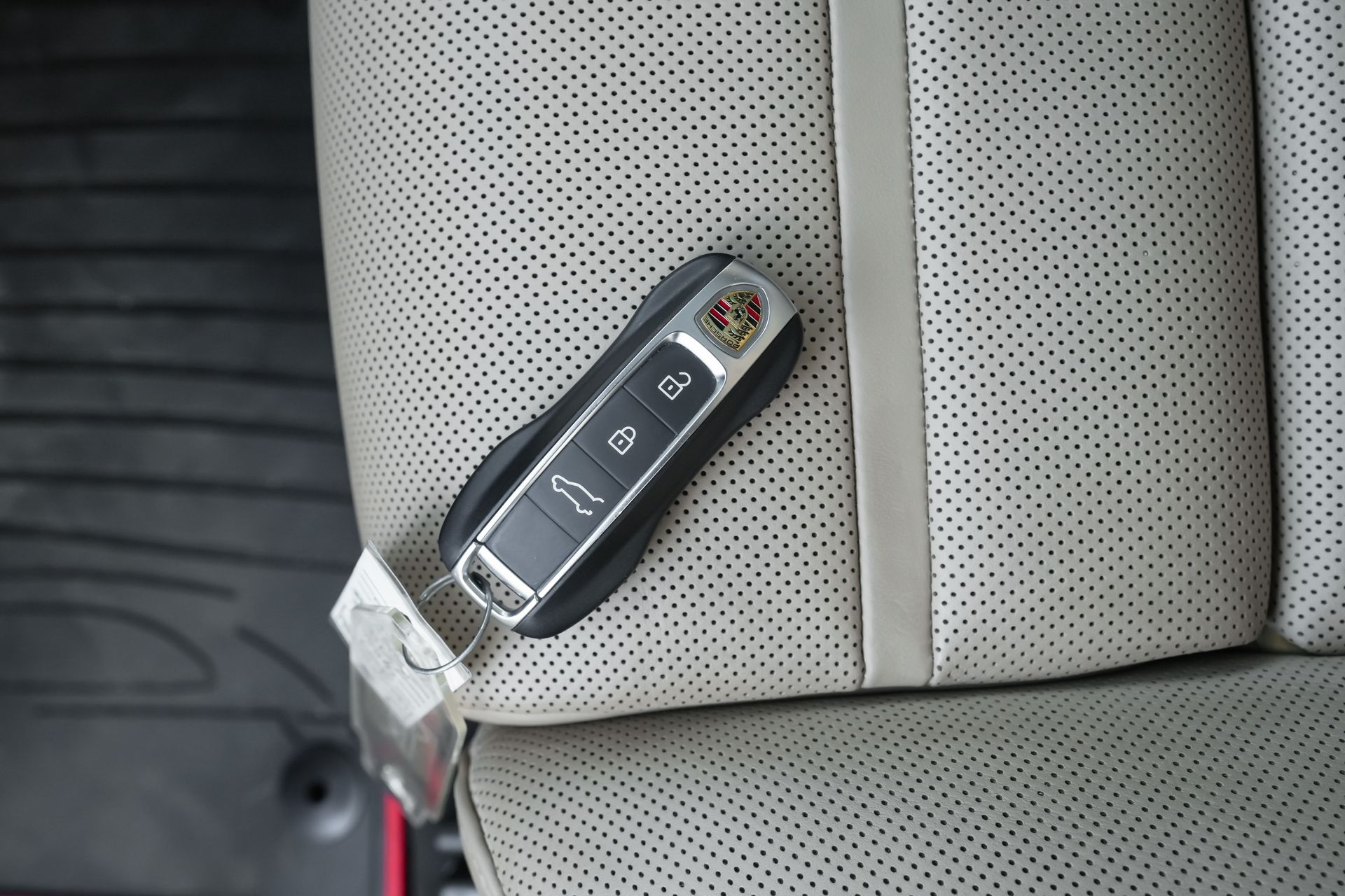 2023 Porsche Cayenne Platinum Edition photo 43