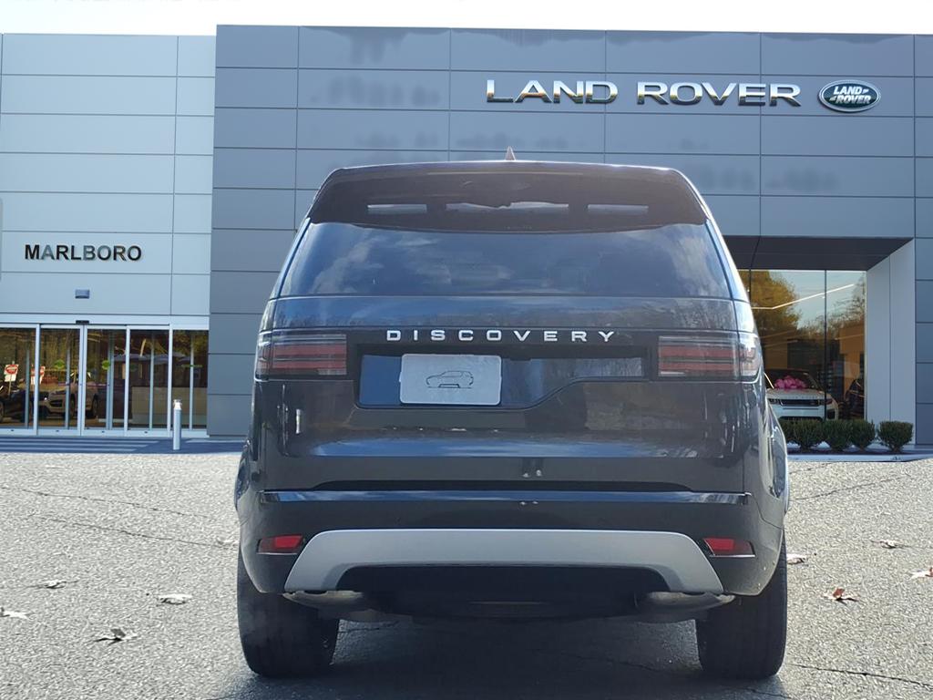 2026 Land Rover Discovery photo 4