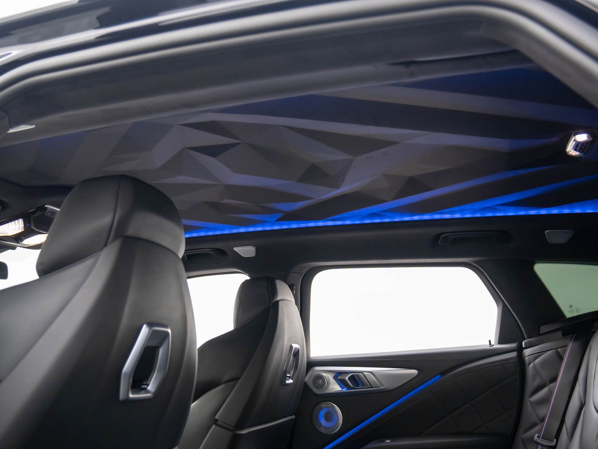 New 2025 Carbon Black Metallic BMW Base image 17