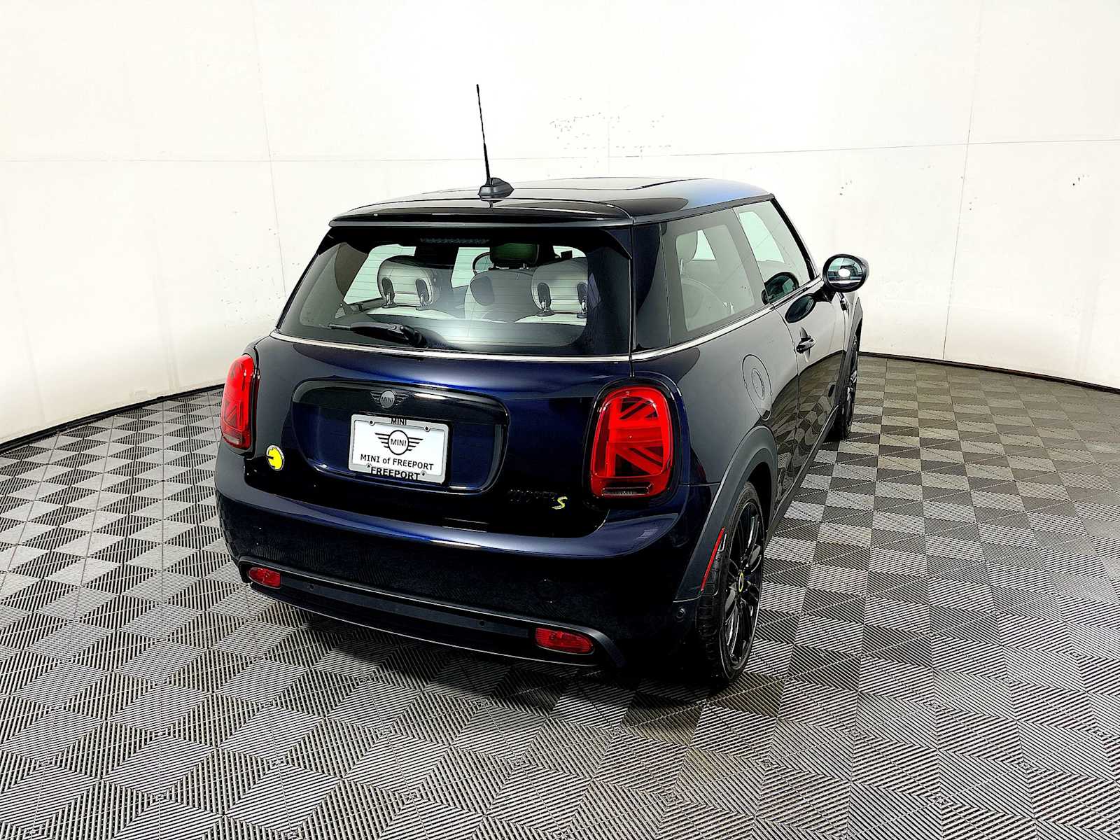 2024 Mini Cooper 2 Door Hardtop SE photo 4