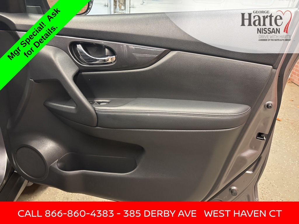 2017 Nissan Rogue S photo 26