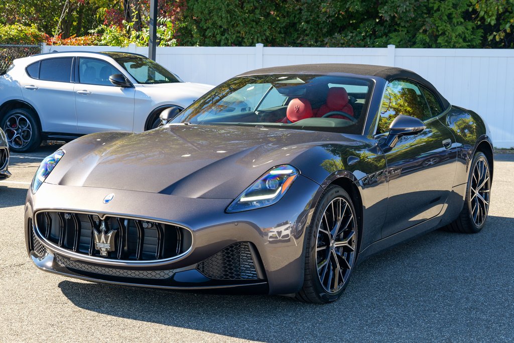 2026 Maserati Grancabrio Base photo 3