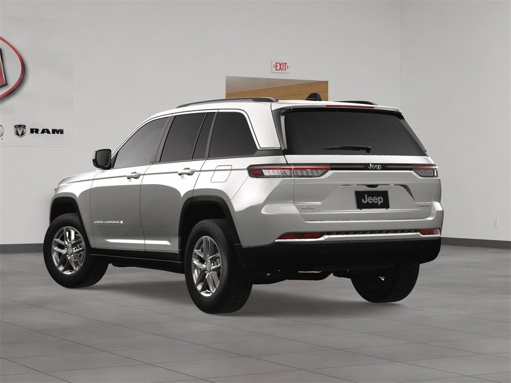 2025 Jeep Grand Cherokee Laredo X photo 4