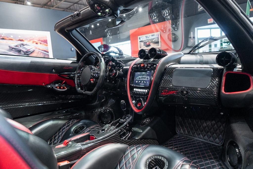 2017 Pagani Huayra photo 32