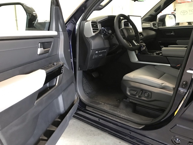 2025 Toyota Tundra Limited CrewMax photo 10