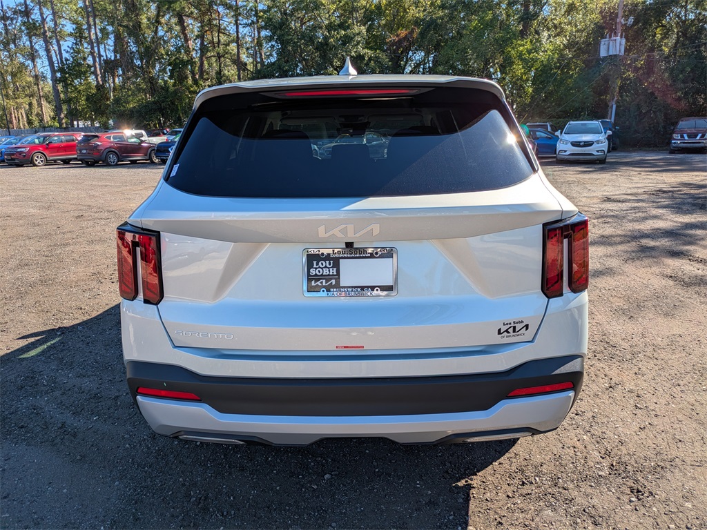 2026 Kia Sorento LX photo 4