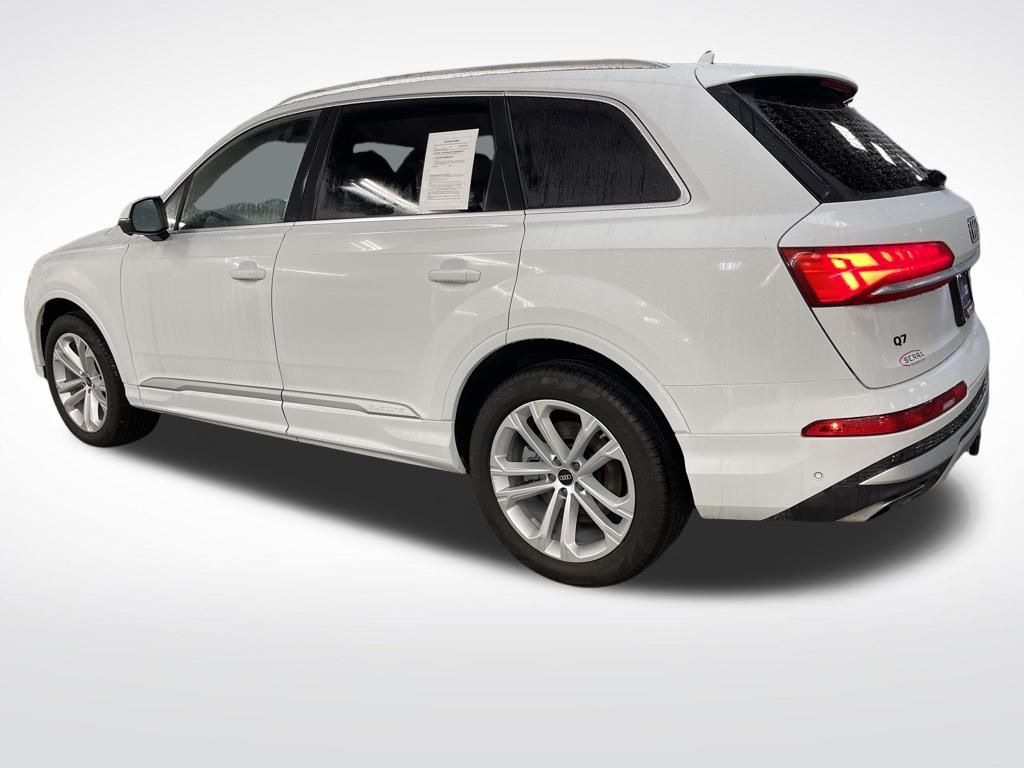 2025 Audi Q7 55 Premium Plus photo 3