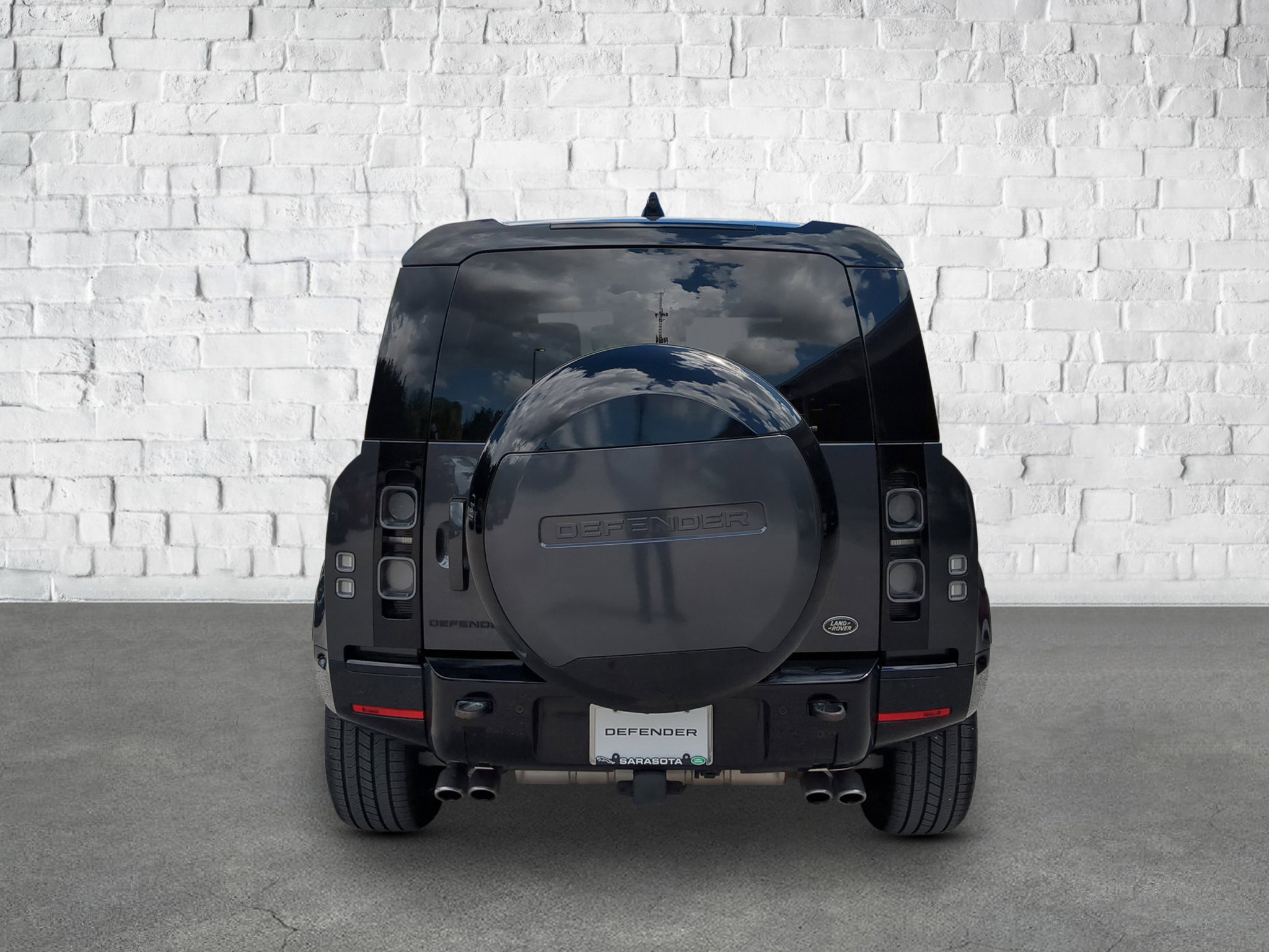 2023 Land Rover Defender V8 photo 3