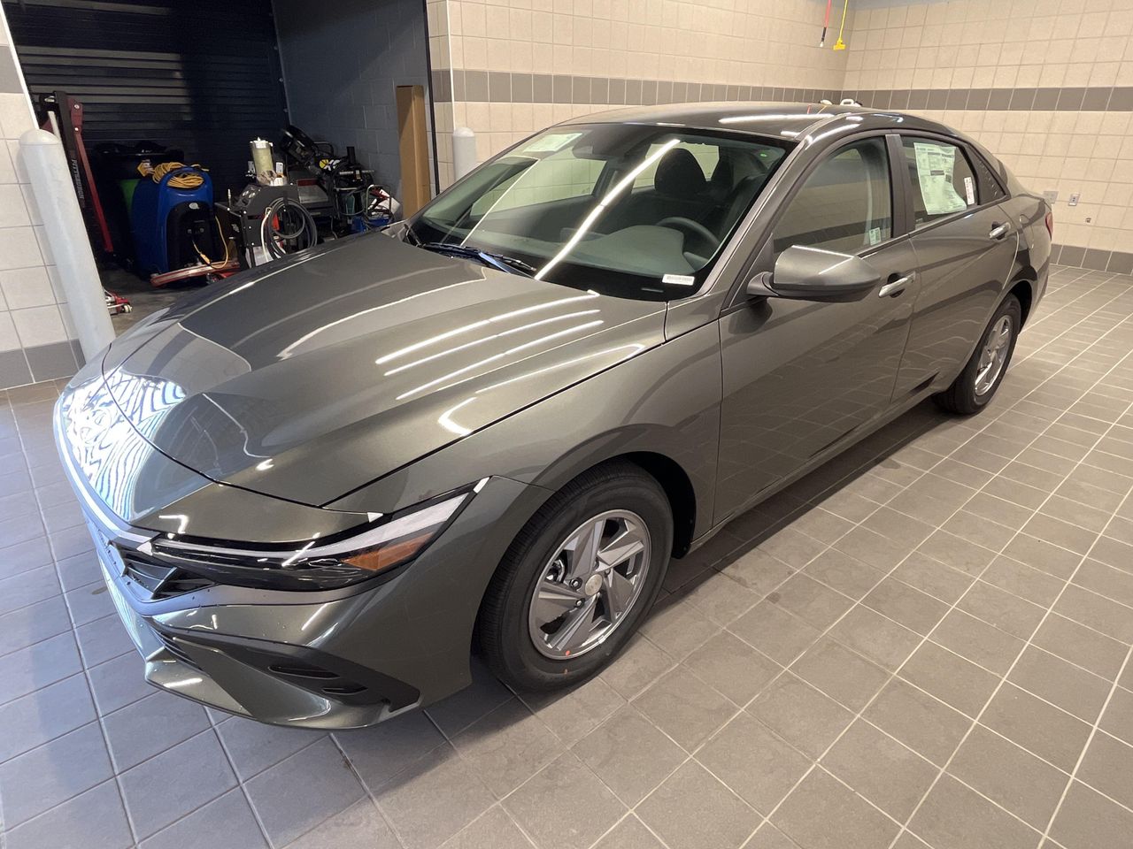 2025 Hyundai Elantra SE photo 7