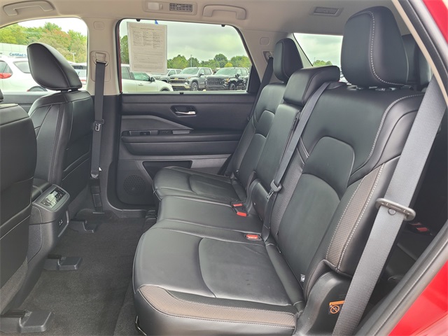 2023 Nissan Pathfinder SL photo 14