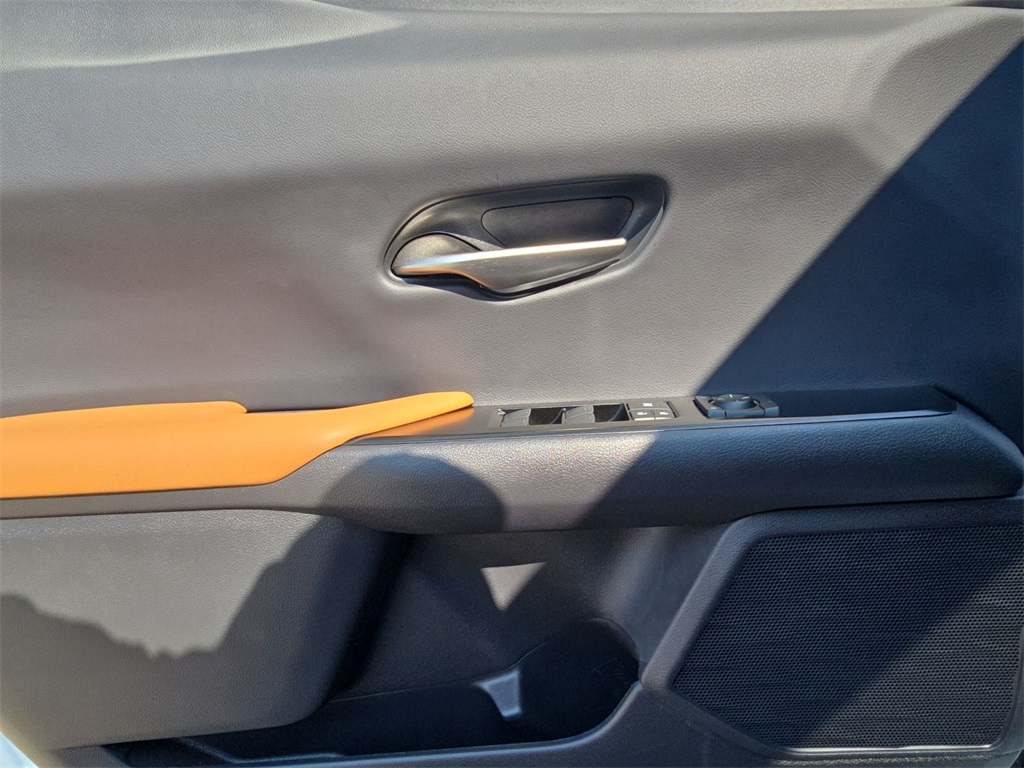 2022 Lexus UX 250h photo 18