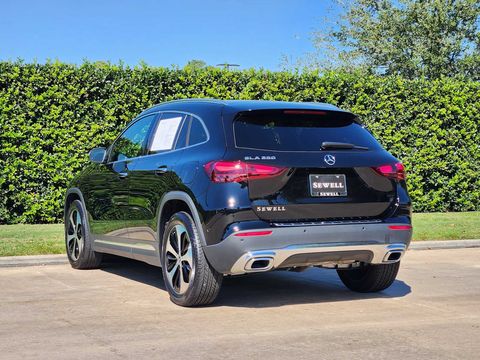 2025 Mercedes Benz GLA 250 photo 4