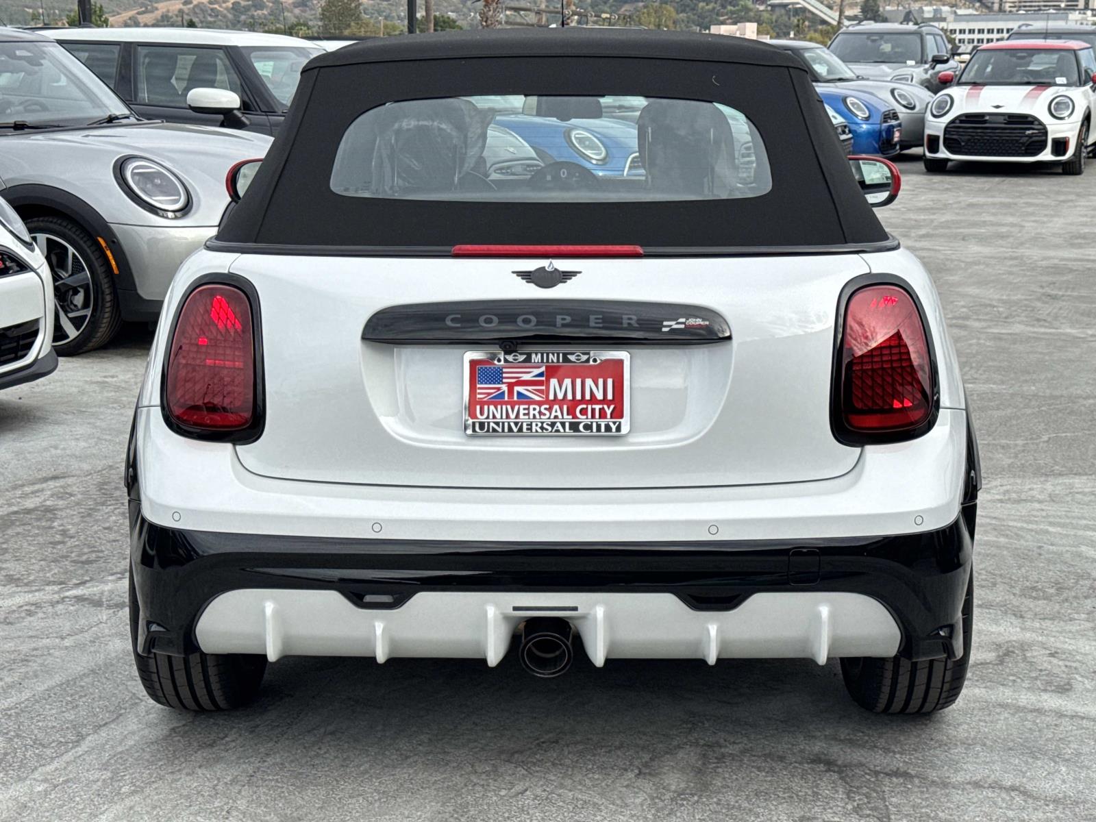 2026 Mini Cooper Convertible Iconic photo 4