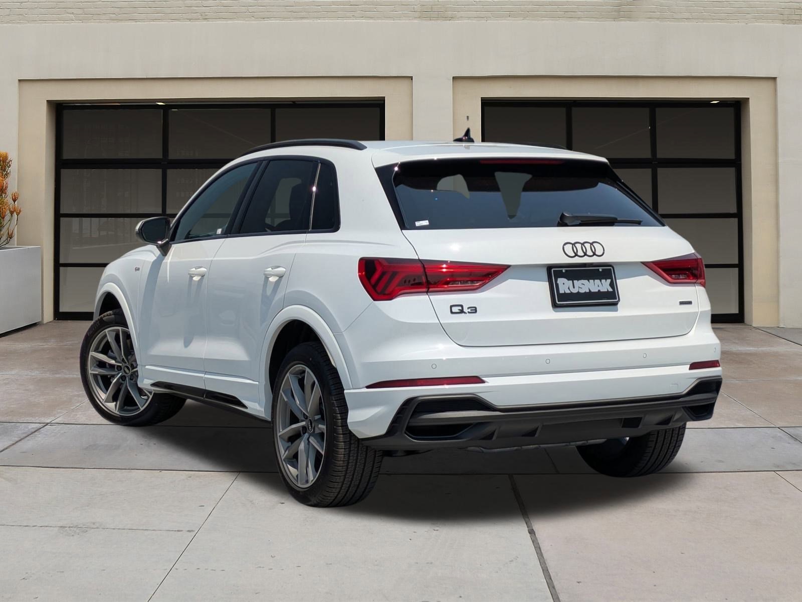 2025 Audi Q3 45 TFSI S line Premium photo 3