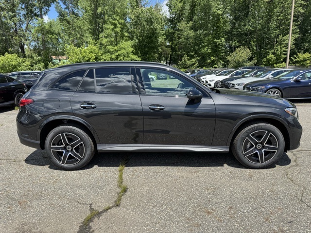2025 Mercedes Benz GLC 300 4MATIC photo 2