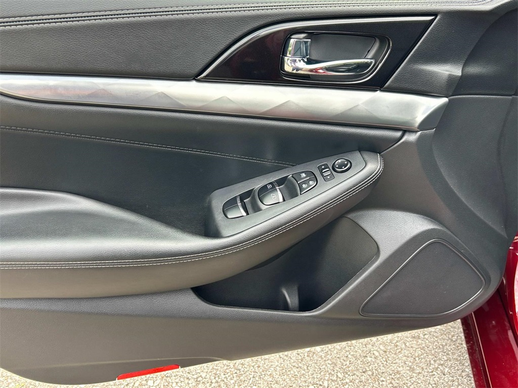 2019 Nissan Maxima SL photo 16