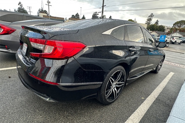 2022 Honda Accord Hybrid Touring photo 2