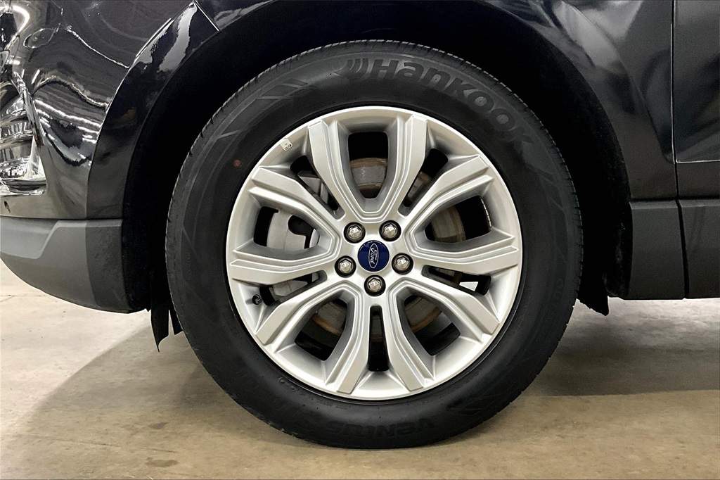 2022 Ford Edge Titanium photo 7