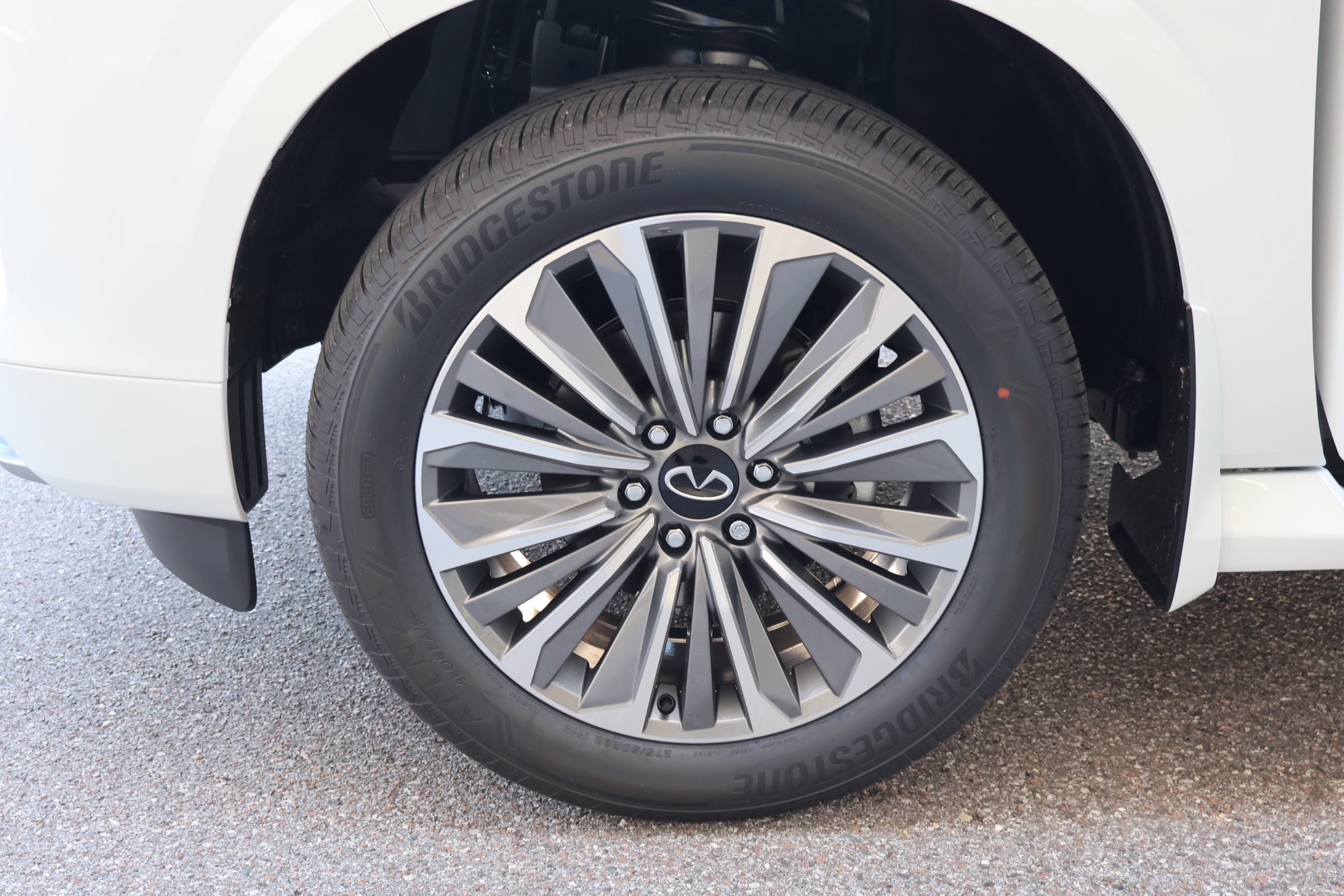 2026 Infiniti QX80 Luxe photo 12