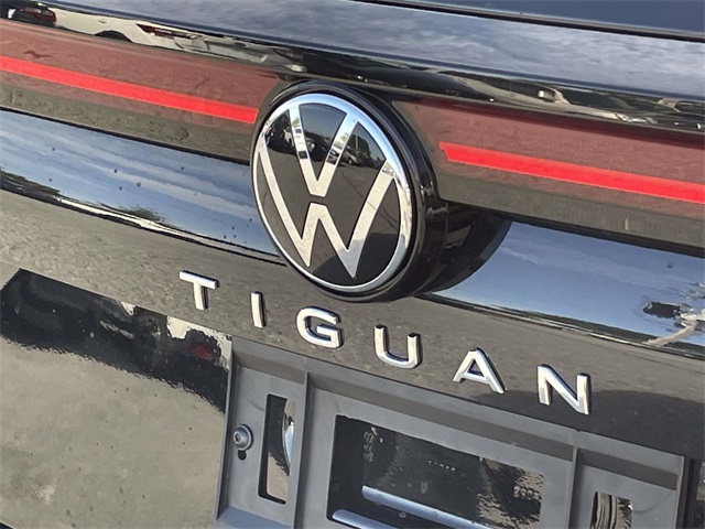 2025 Volkswagen Tiguan SE photo 12