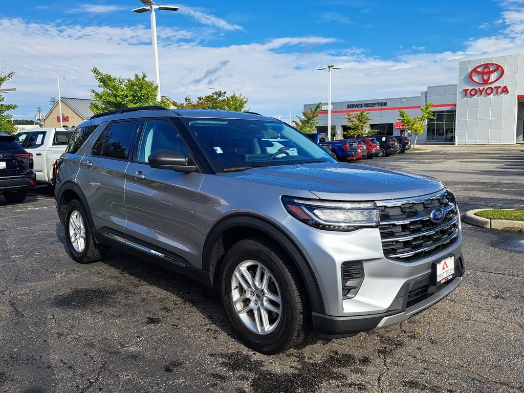 2025 Ford Explorer photo 3
