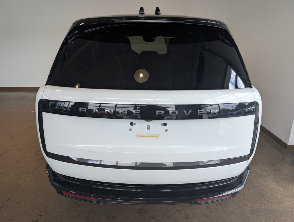 2025 Land Rover Range Rover SE photo 4