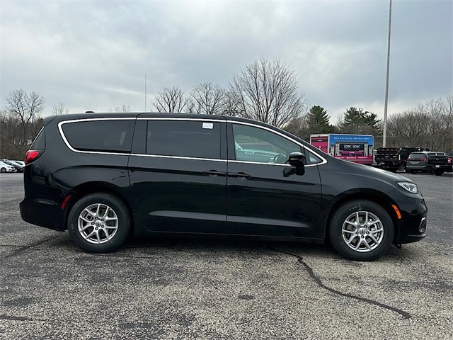 2025 Chrysler Pacifica photo 6