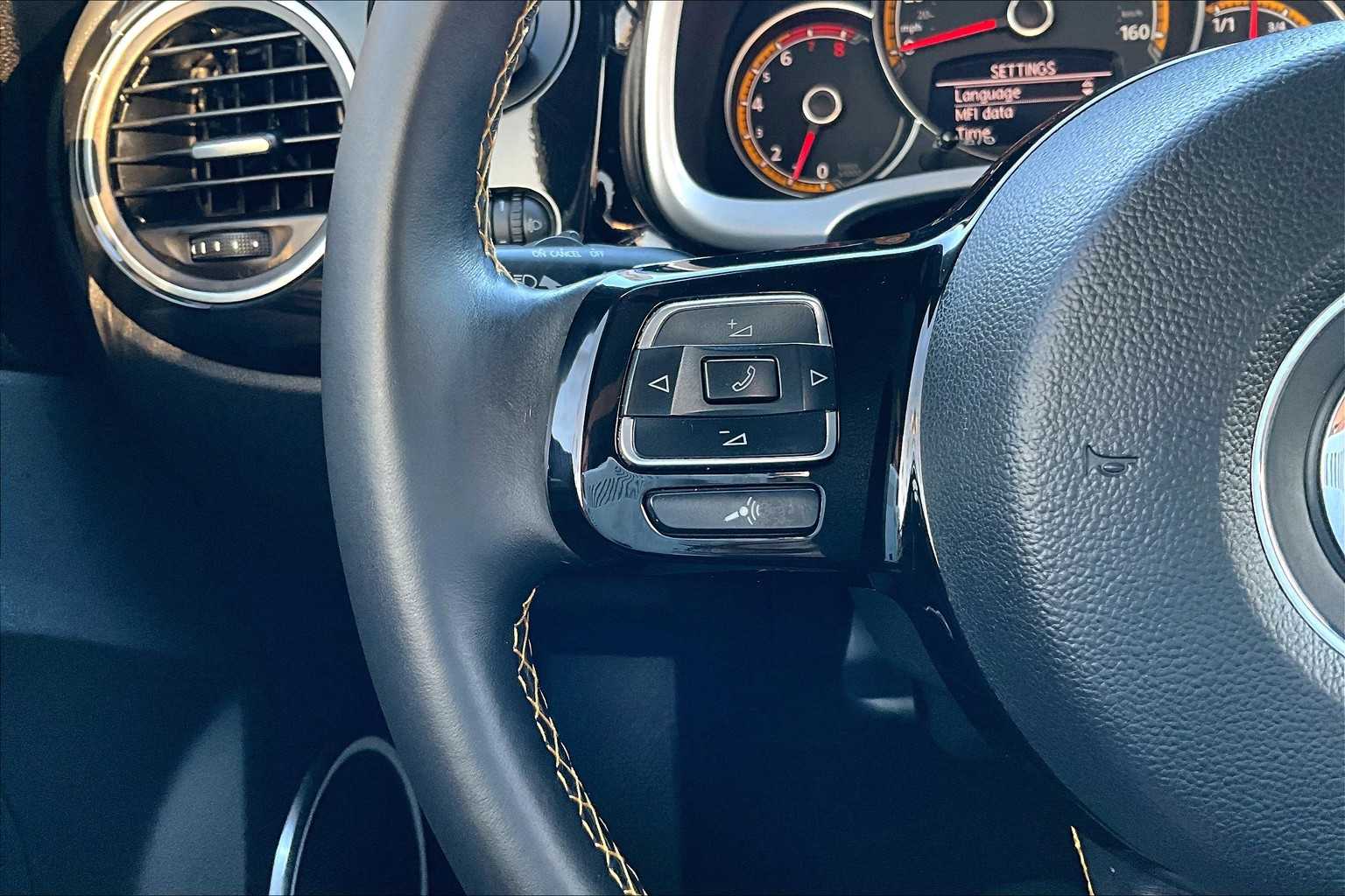 2018 Volkswagen Beetle Dune photo 21
