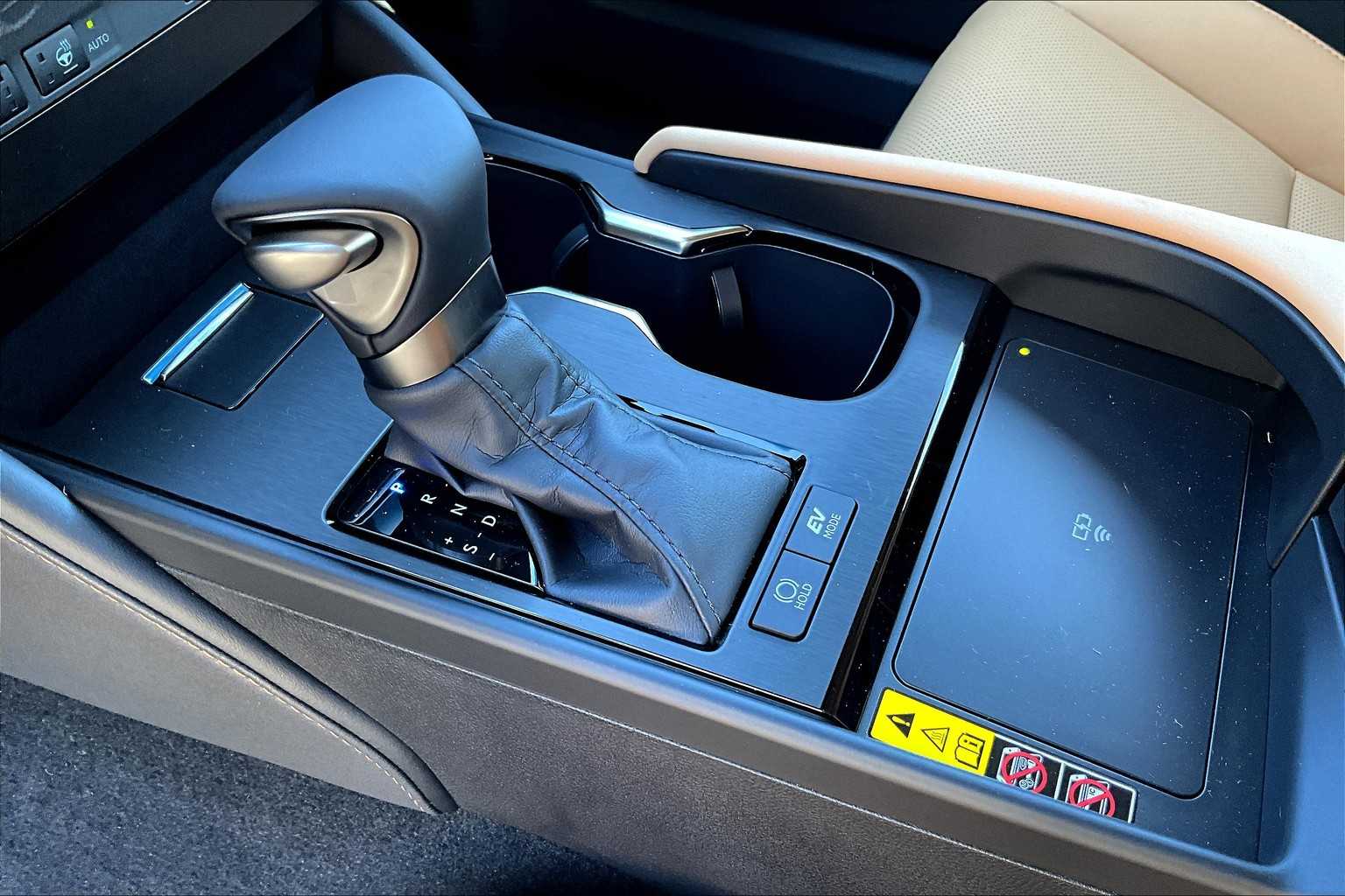 2025 Lexus ES 300h photo 11