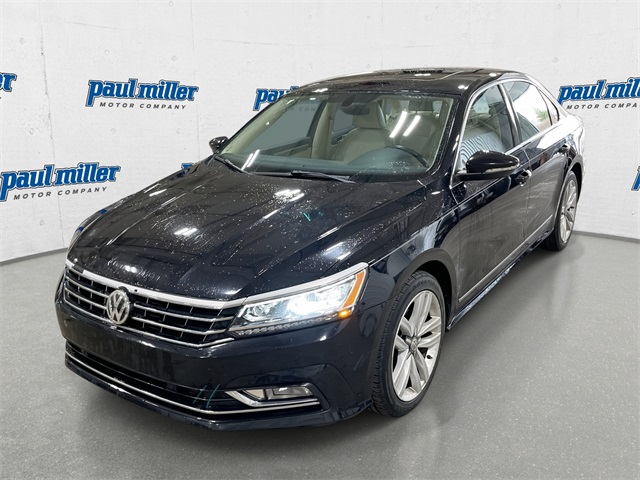 2017 Volkswagen Passat SE's photo