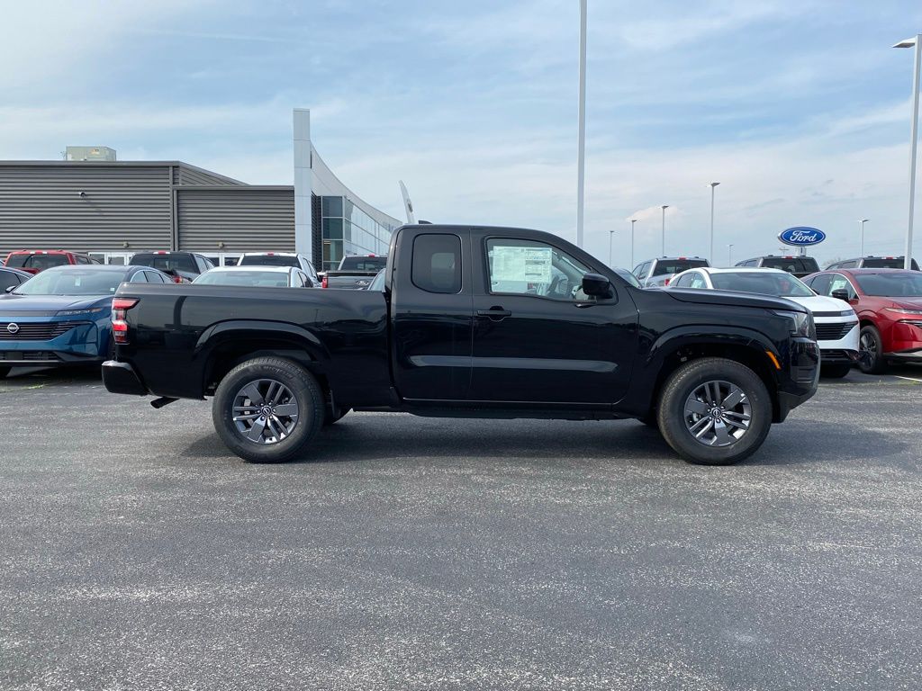 2025 Nissan Frontier SV photo 3