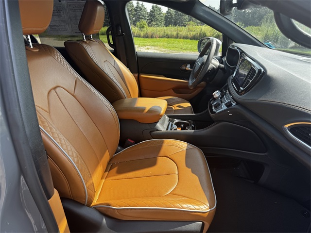 2022 Chrysler Pacifica Pinnacle photo 13