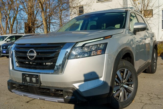 2025 Nissan Pathfinder SL's photo