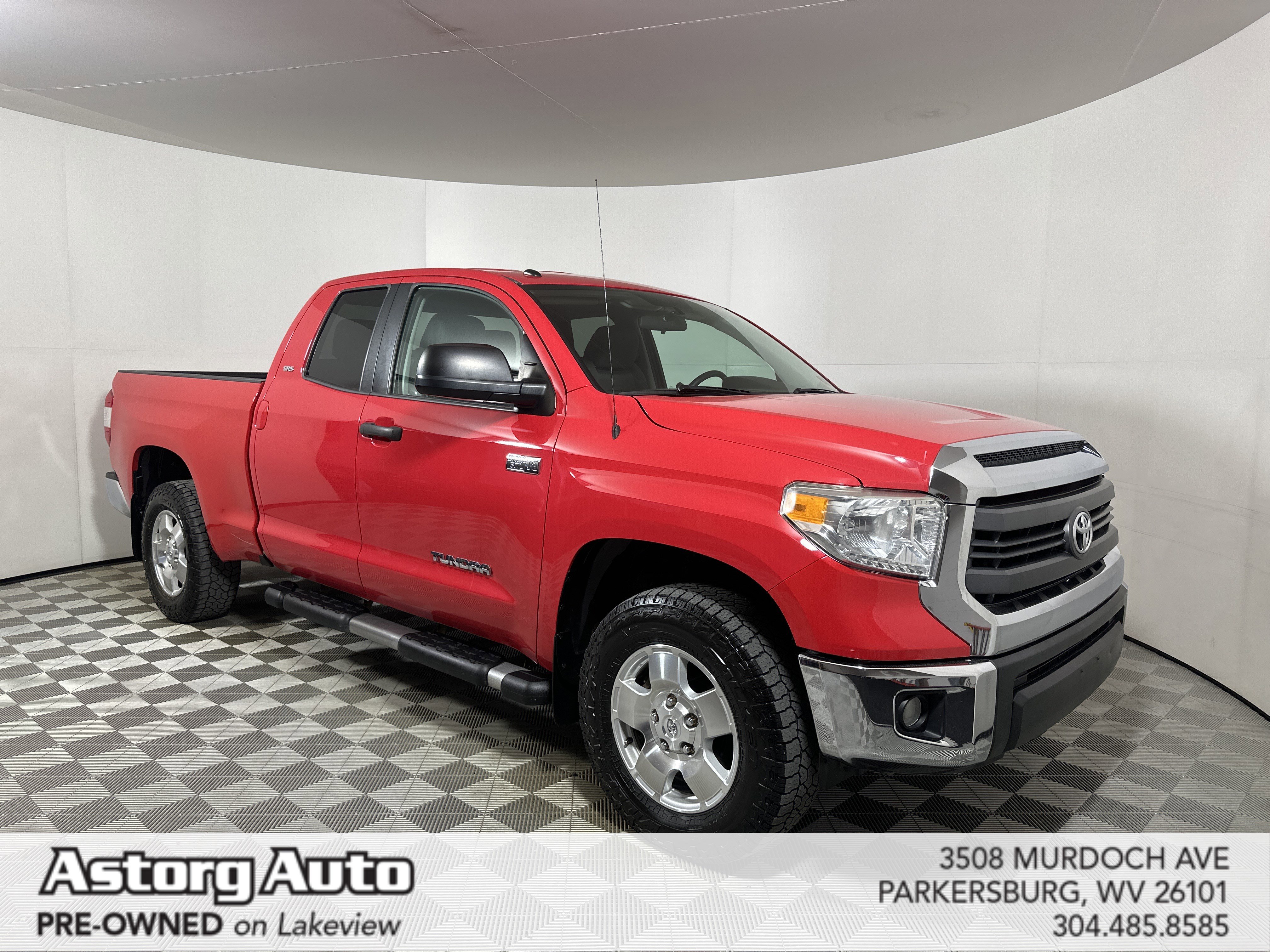 2015 Toyota Tundra SR5's photo