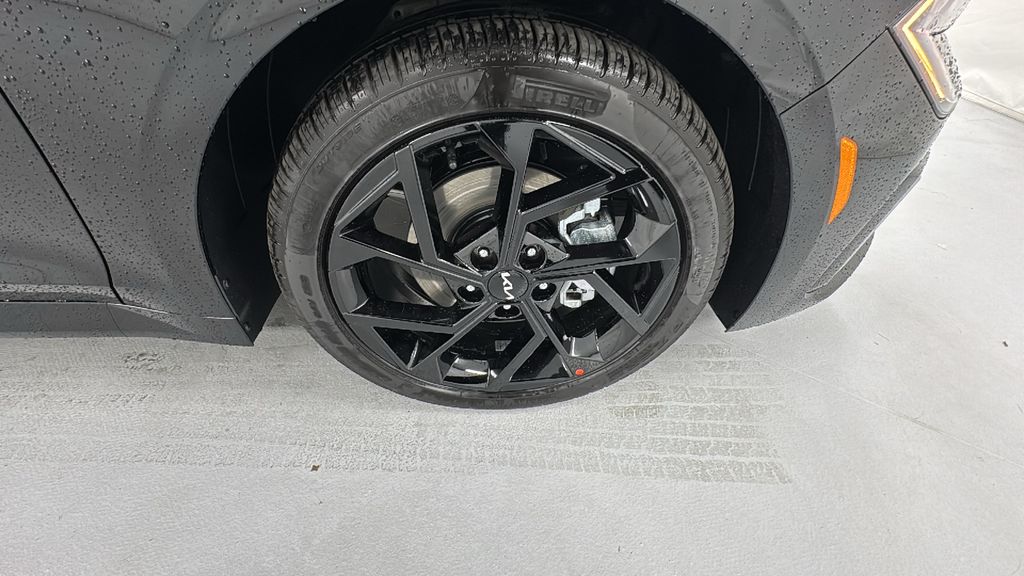 2026 Kia K5 GT-Line photo 9