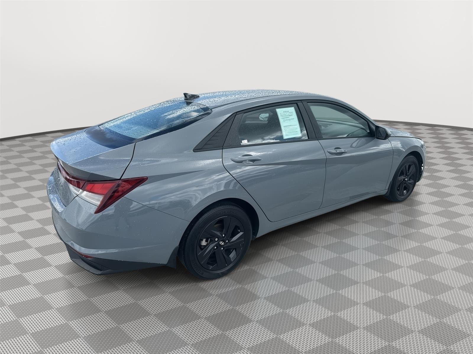 2022 Hyundai Elantra SEL photo 4