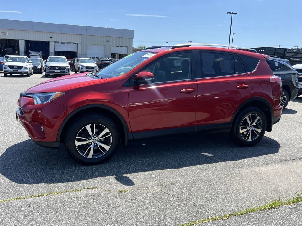 2017 Toyota RAV4 XLE photo 4