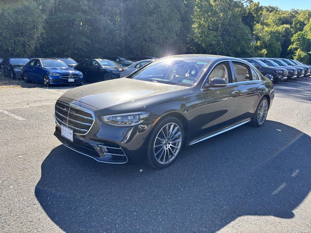 2025 Mercedes Benz S 580e 4MATIC photo 3