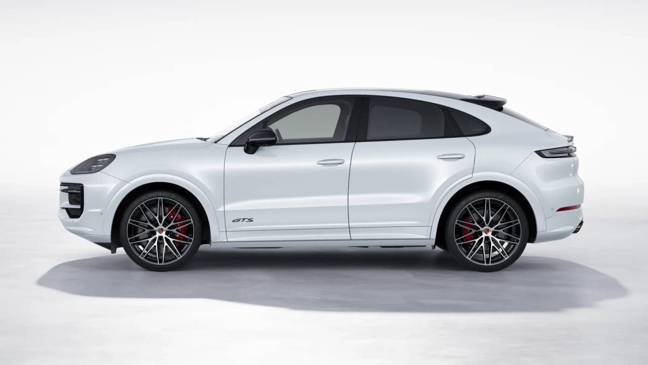 2025 Porsche Cayenne GTS photo 2