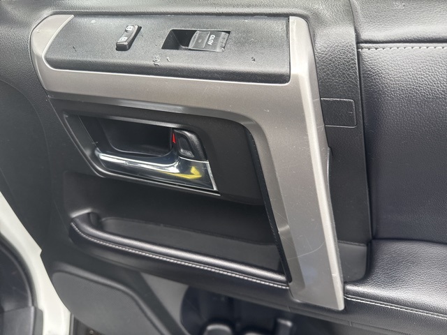 2017 Toyota 4Runner SR5 photo 15