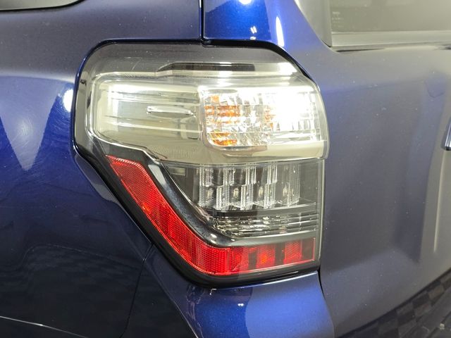 2016 Toyota 4Runner SR5 Premium photo 13