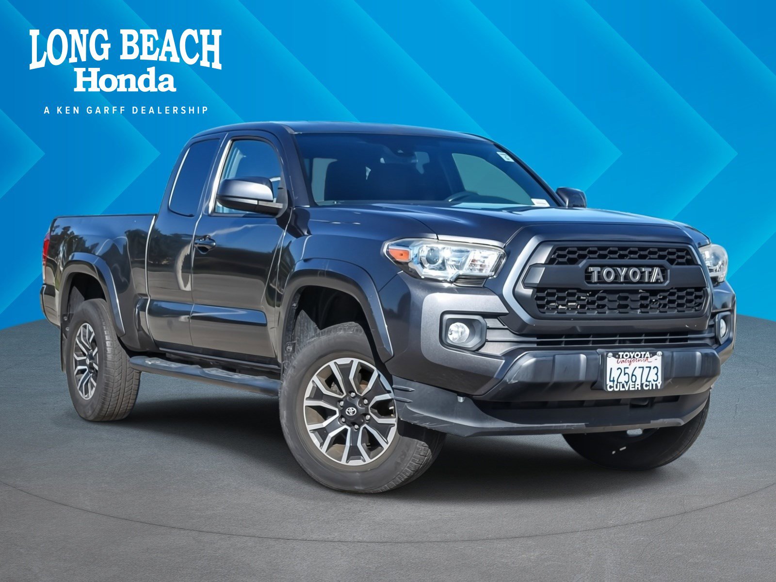 2018 Toyota Tacoma SR5's photo