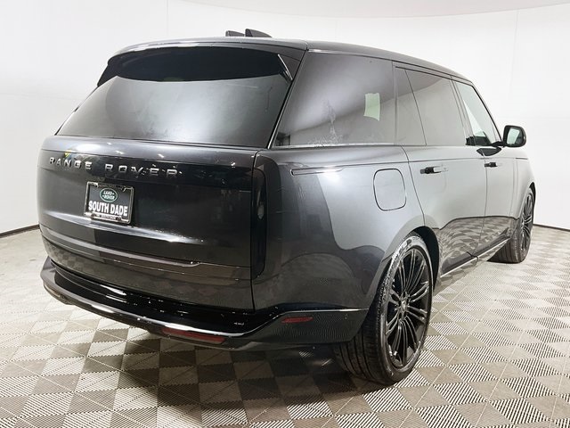 2025 Land Rover Range Rover SE photo 4