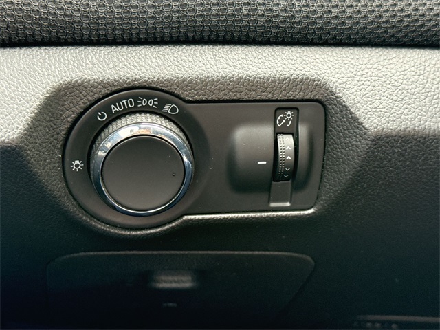 2016 Chevrolet Cruze LT photo 30