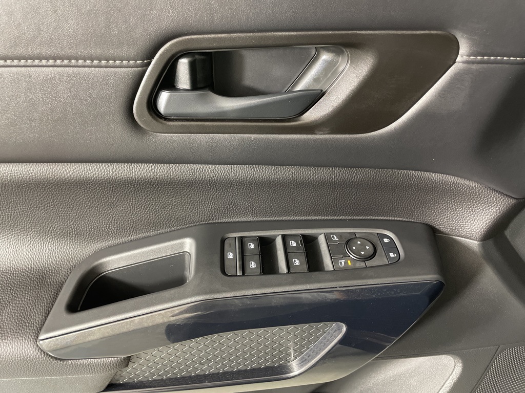 2025 Nissan Pathfinder SV photo 19