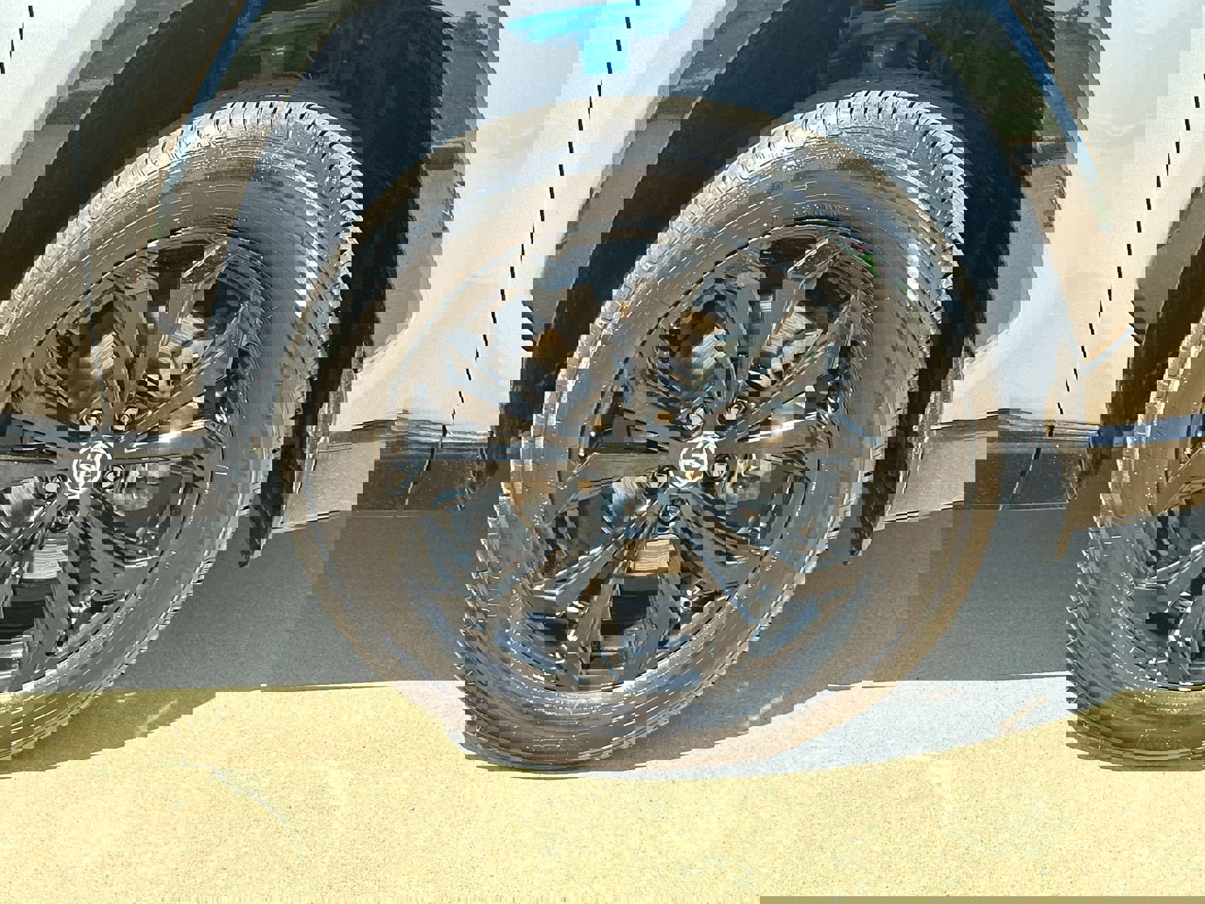 2022 Toyota RAV4 Hybrid XSE photo 9