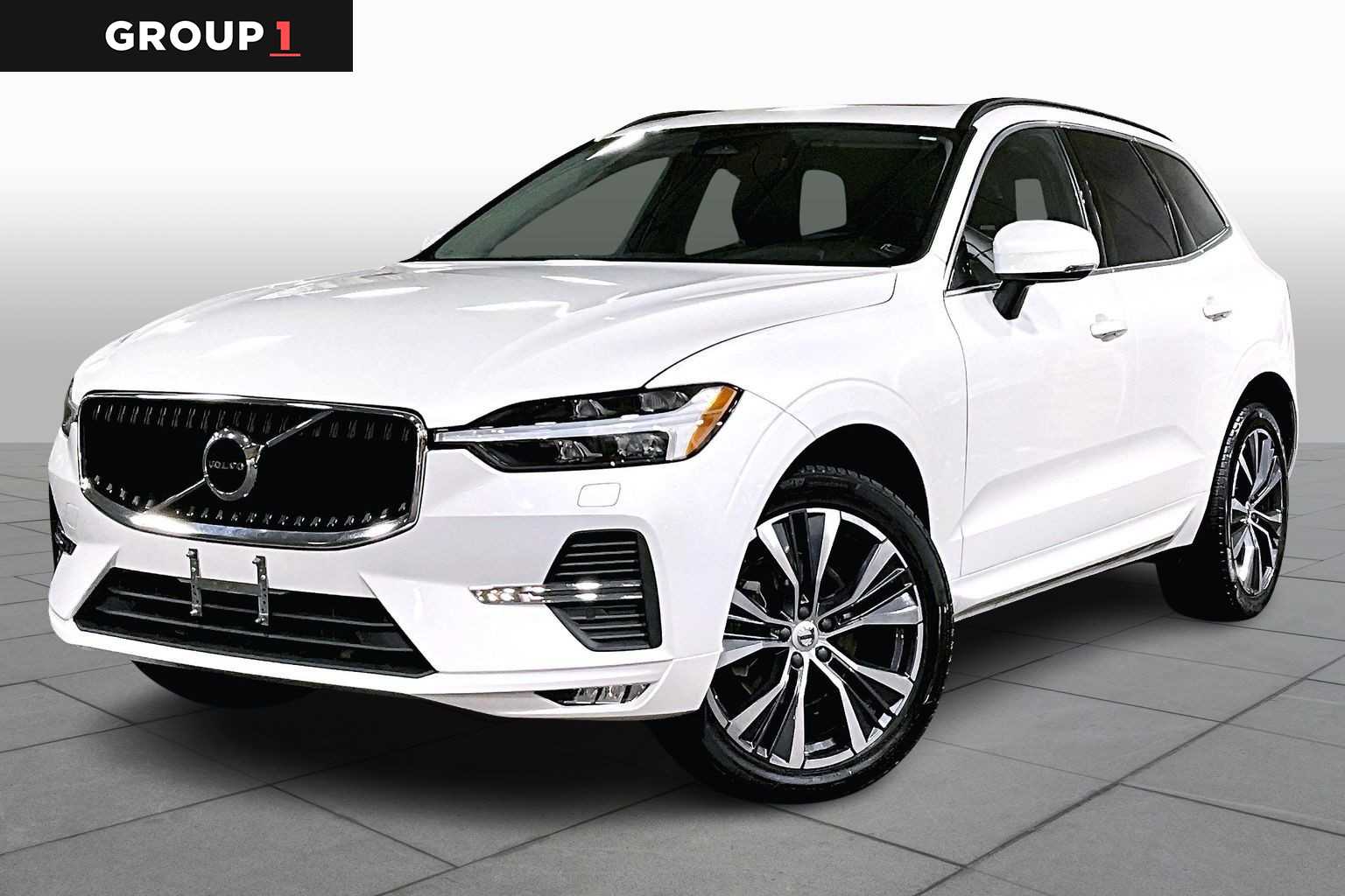 2022 Volvo XC60 Momentum's photo