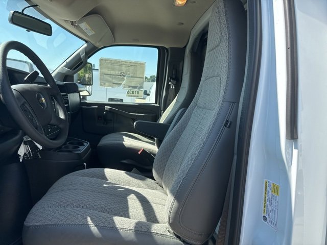 2025 Chevrolet Express Cutaway 3500 photo 11
