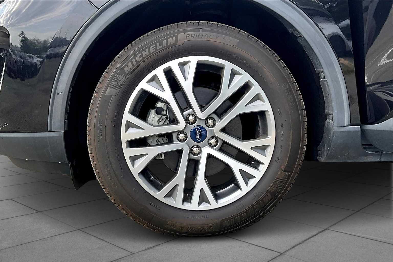 2022 Ford Escape SEL photo 9